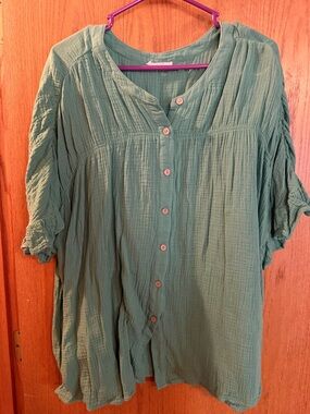 Women’s Relaxed Button-Down Top in Green
